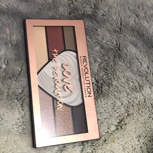 Makeup Revolution shadow and highlight pallet